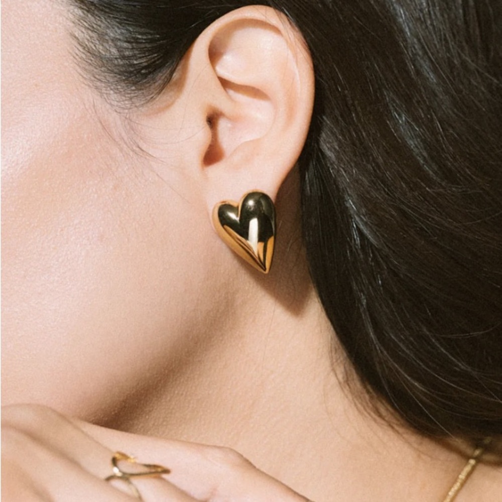 Sophie Crown Eternal Love Heart Earrings in Gold tone. 🆕